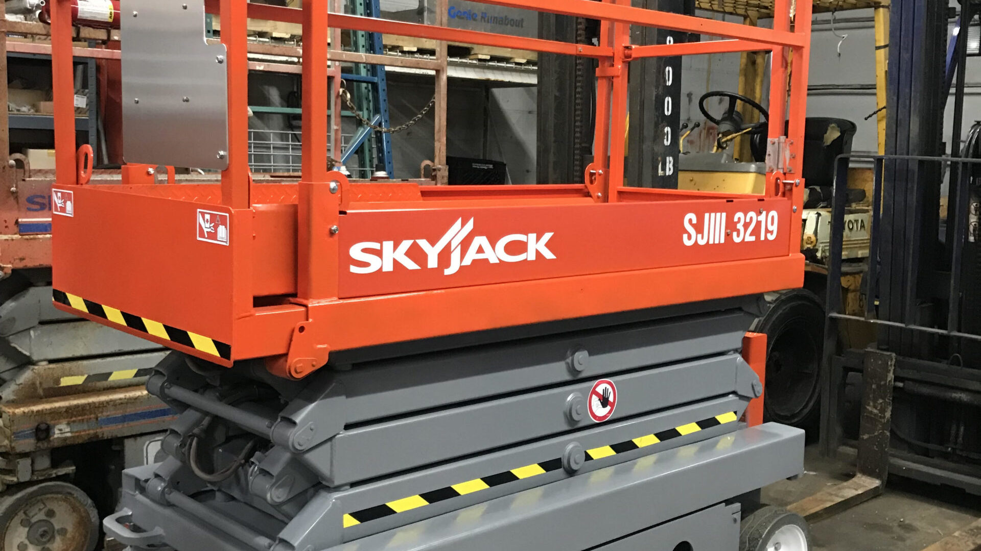 ADVANCE_LIFTS Scissor-160 Lift by ADVANCE LIFTS